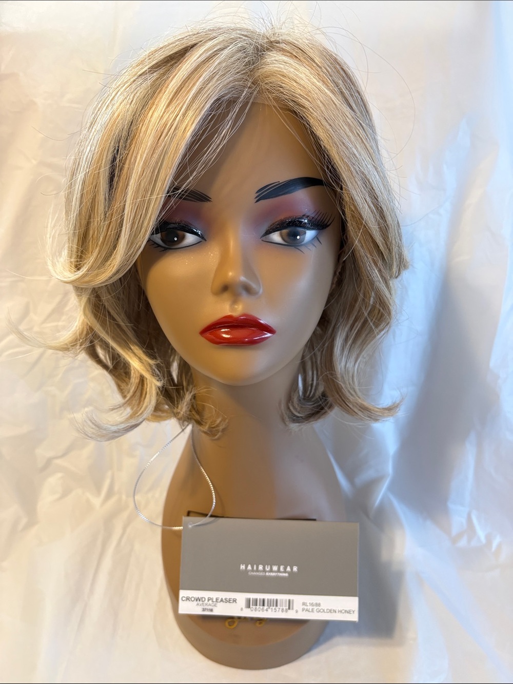 Raquel Welch Crowd Pleaser Wig NWT
